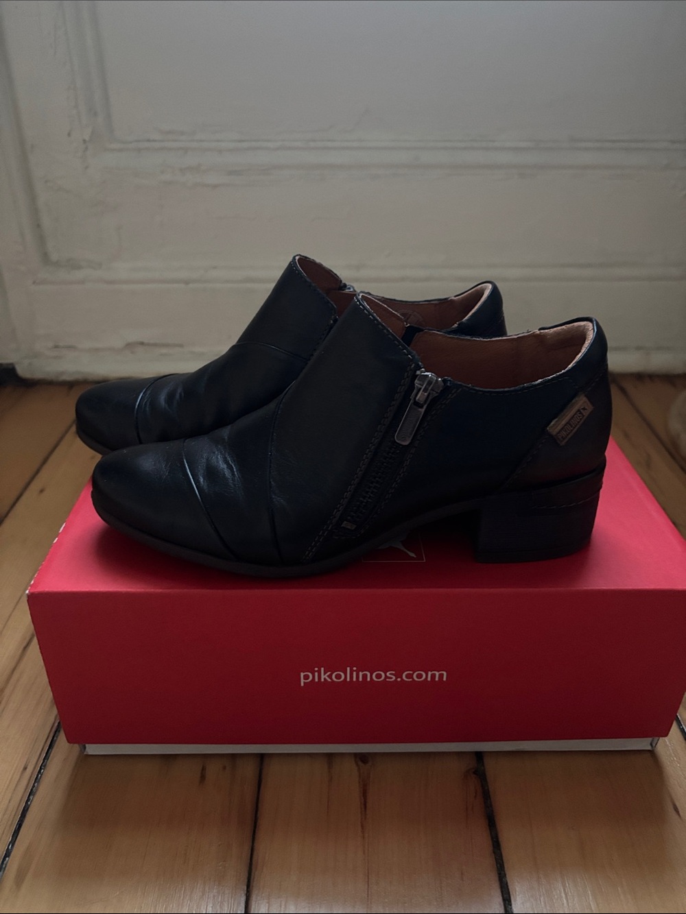 PIKOLINOS Black Leather Side-Zip Ankle Booties